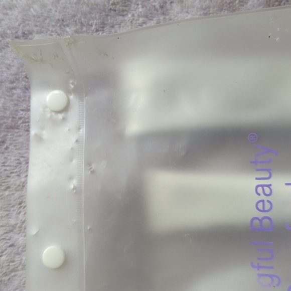 Cindy Crawford Meaningful Beauty kit / New - factory sealed! - Picture 7 of 7